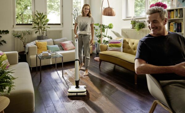 FC-7-Cordless-living-room-wooden-floor-app-01-CI20-Web-1600-Max