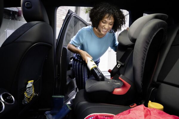 CVH-2-4-Battery-Car-App-02-CI20-Web-1600-Max