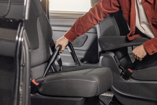 SE-5-crevice-nozzle-car-app-02-CI20-300-dpi